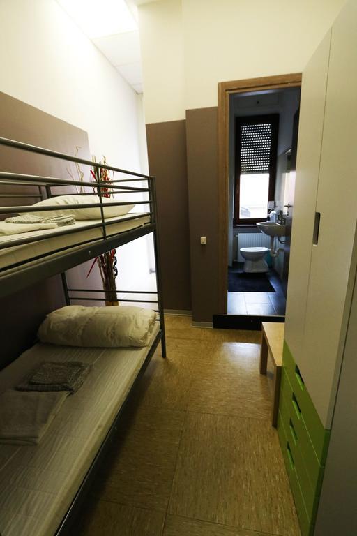Panda Hostel Милан Экстерьер фото