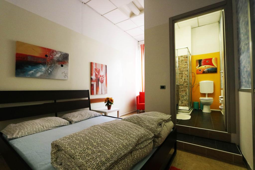 Panda Hostel Милан Экстерьер фото